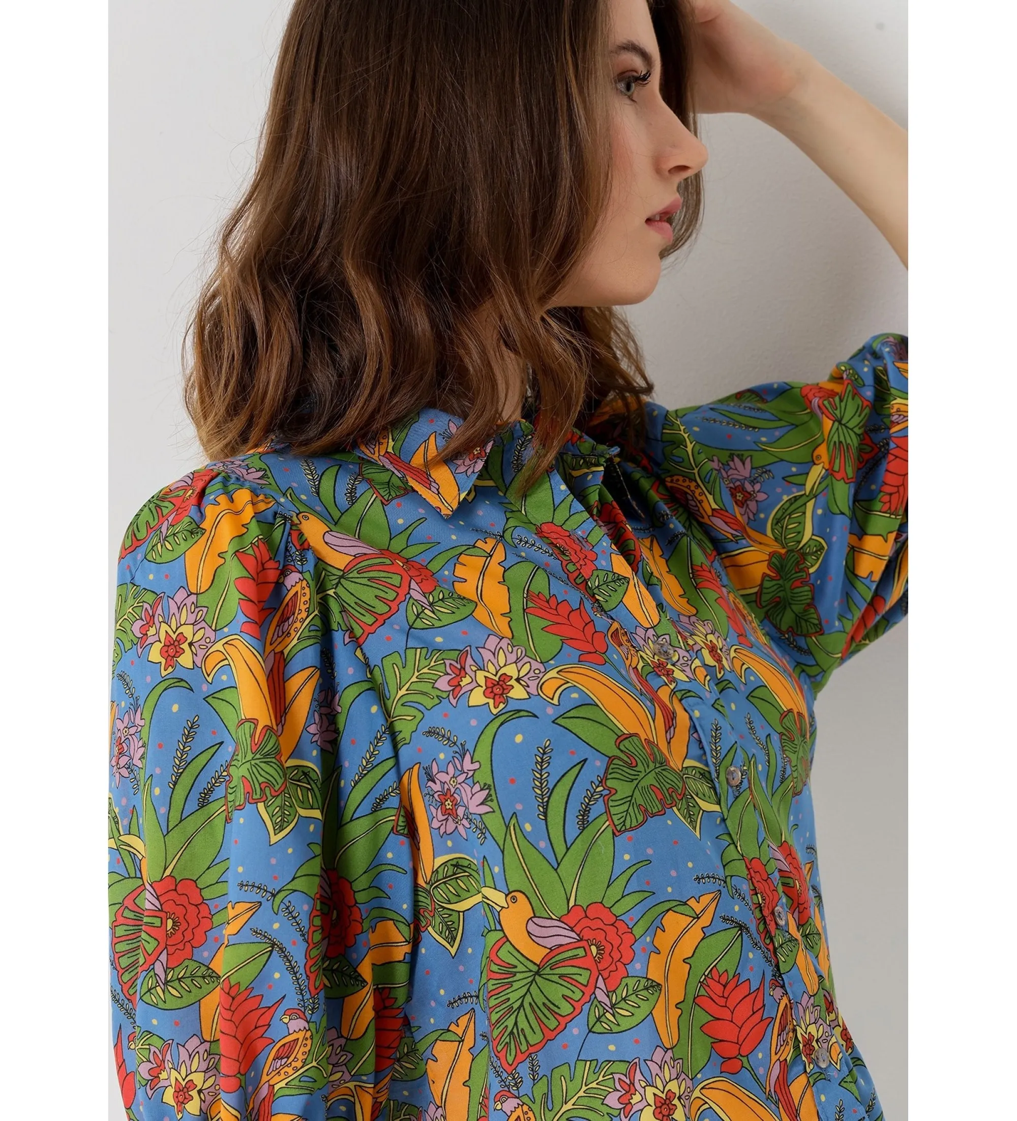 Camisa manga 3/4  estampada Tropical multicolor