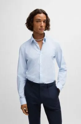 Camisa slim fit en popelín de algodón a rayas