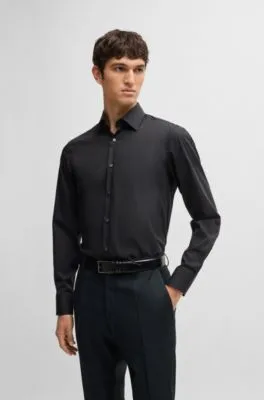 Camisa slim fit en popelín de algodón elástico de planchado fácil