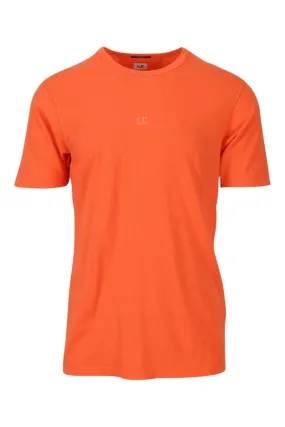 Camiseta naranja con minilogo centrado