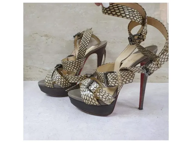 Christian Louboutin Beige Cobra Toutenkaboucle Strappy Platform Sandalias Tamaño 38 