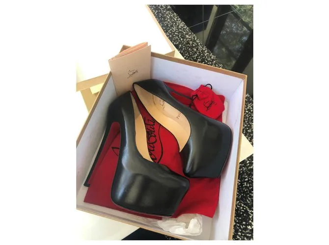 Christian Louboutin daffodile Negro 