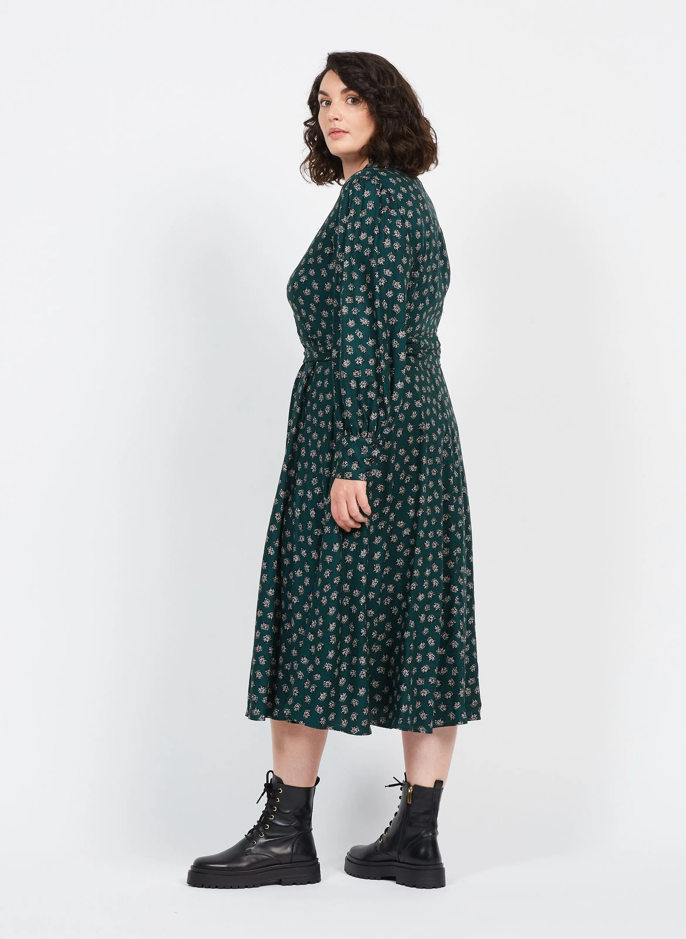 DEFINITO - Vestido midi estampado con cuello clásico en verde