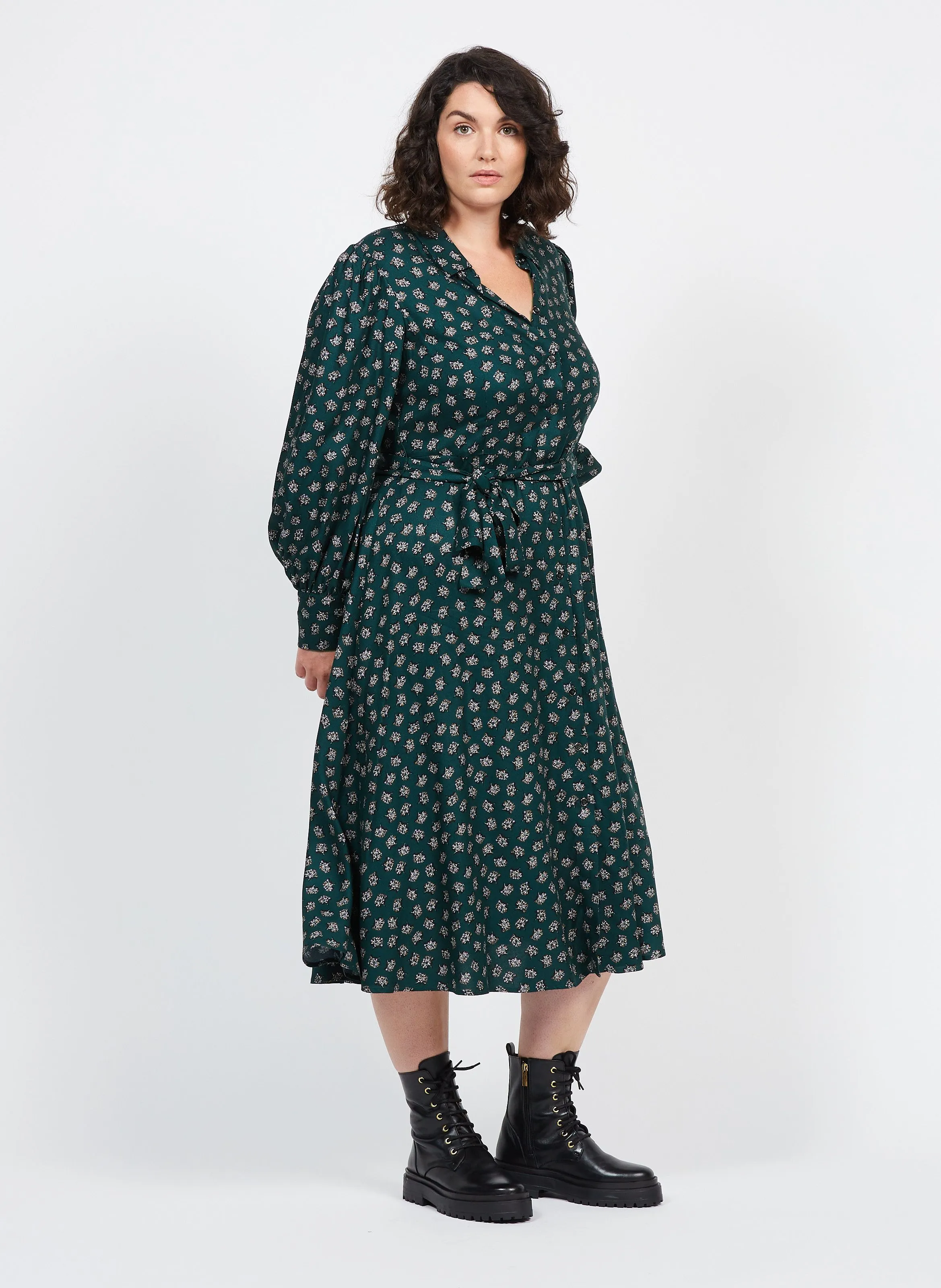 DEFINITO - Vestido midi estampado con cuello clásico en verde