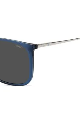 Gafas de sol azules con detalles de logo