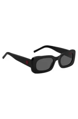 Gafas de sol de acetato negro con eslóganes en la correa desmontable