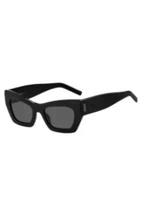 Gafas de sol de acetato negro con herrajes de la marca