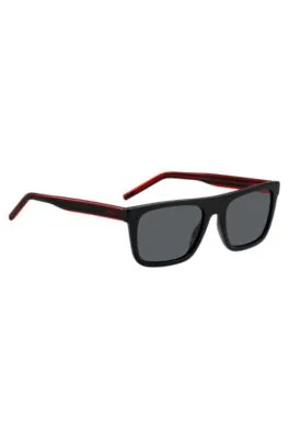 Gafas de sol de acetato negro con patillas diseñadas a capas