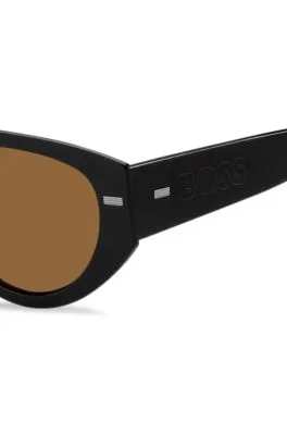 Gafas de sol de bioacetato negro con logo en la patilla