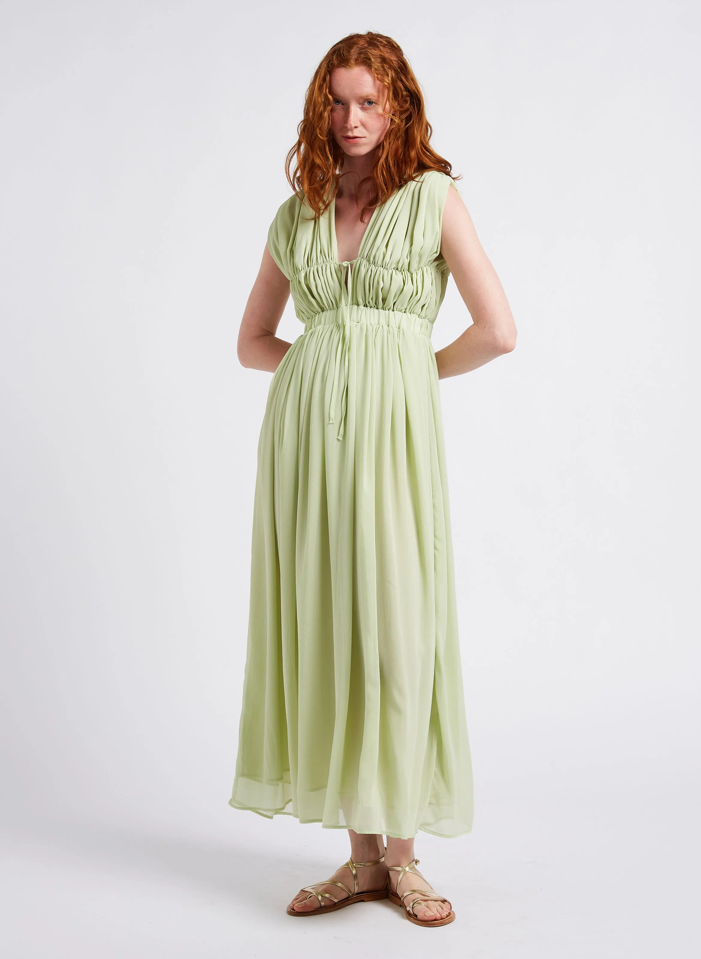 ROMANCE - Vestido smock sin espalda en verde