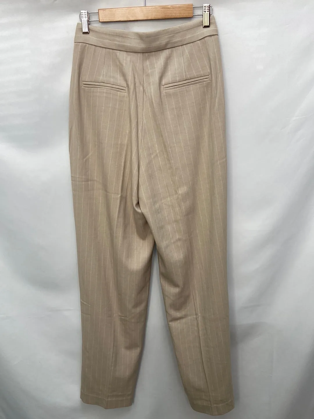 SUNDARBAY.Pantalones pinza beiges T.36