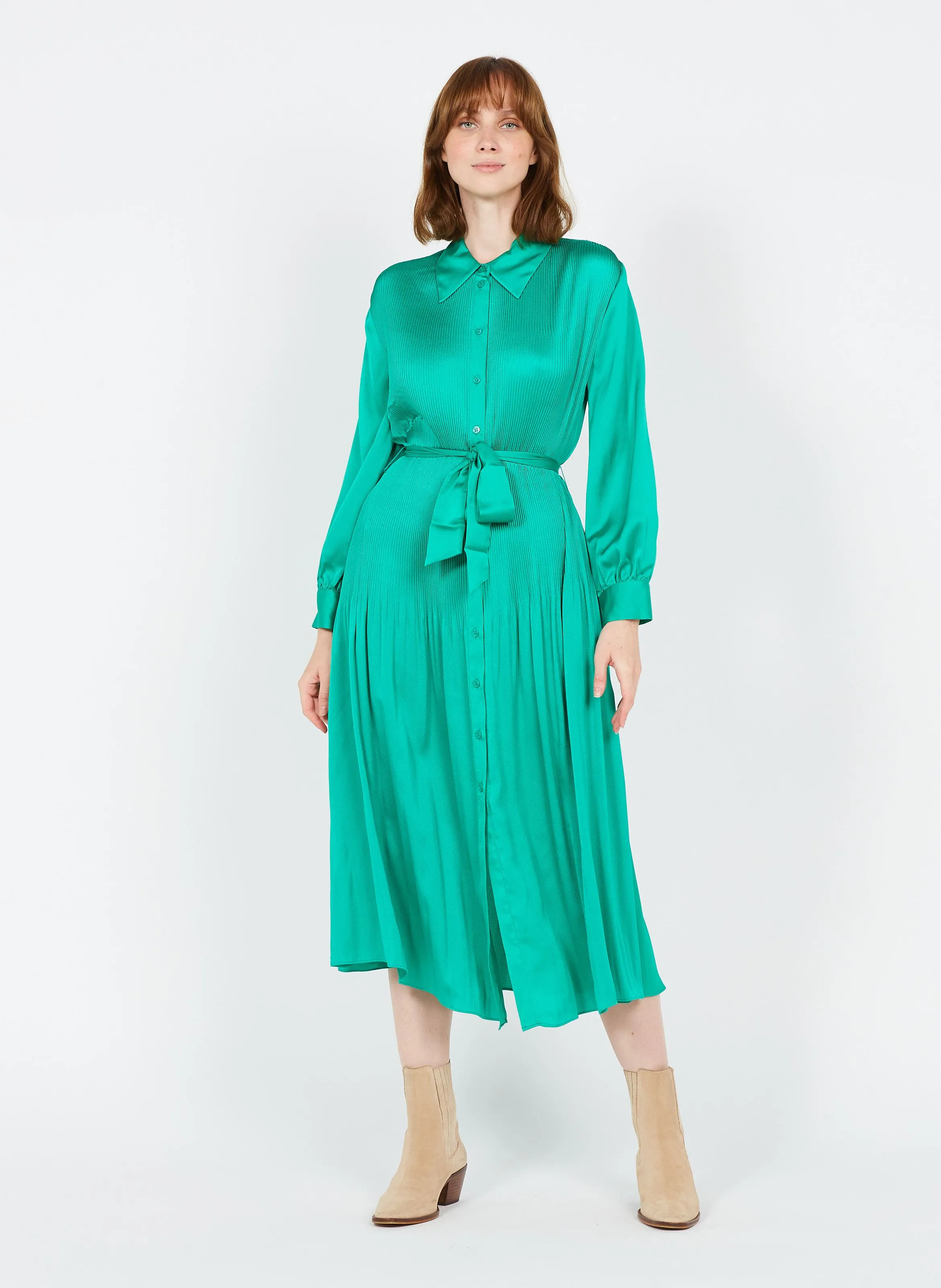 Vestido camisero plisado en verde