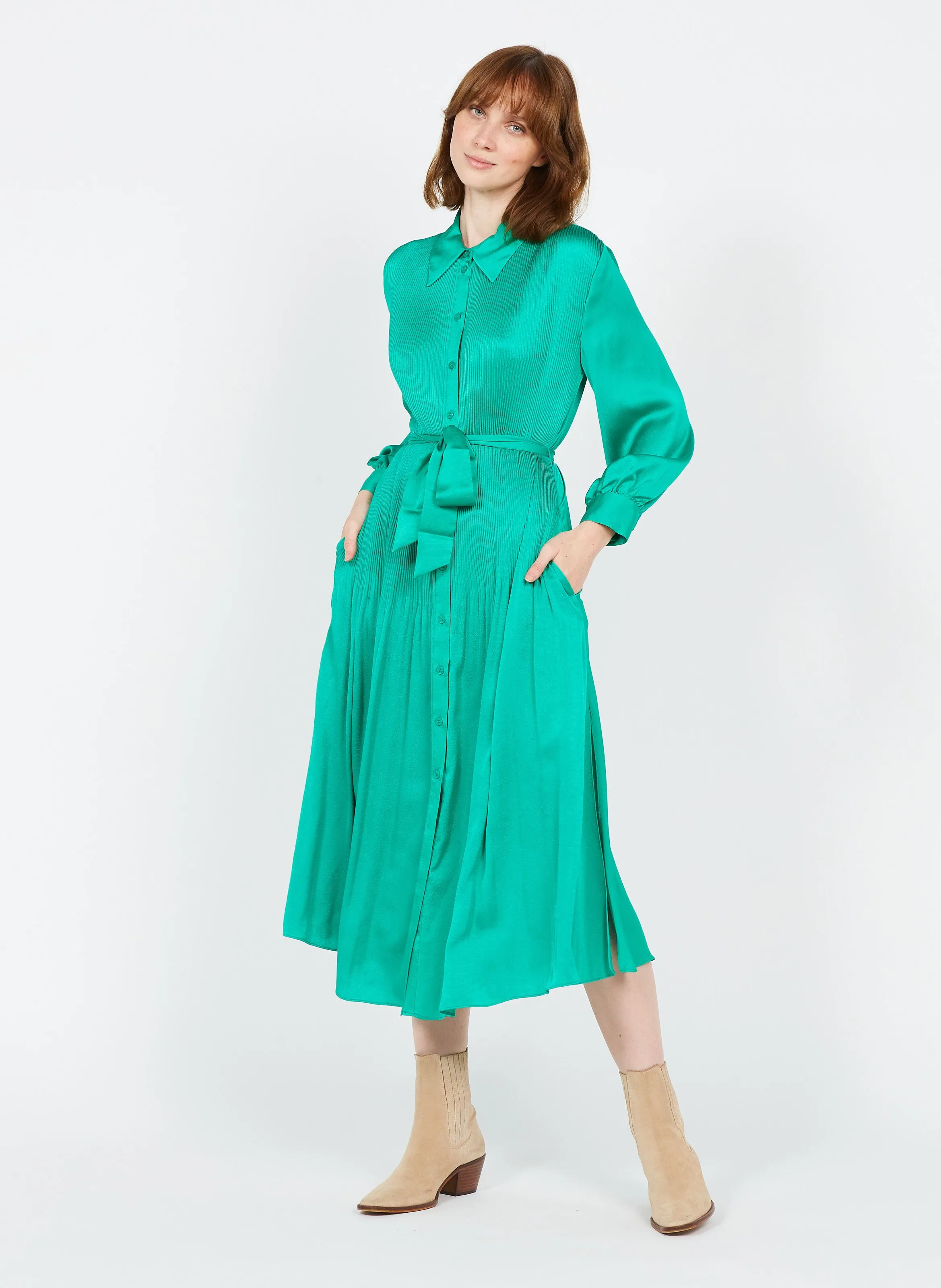 Vestido camisero plisado en verde