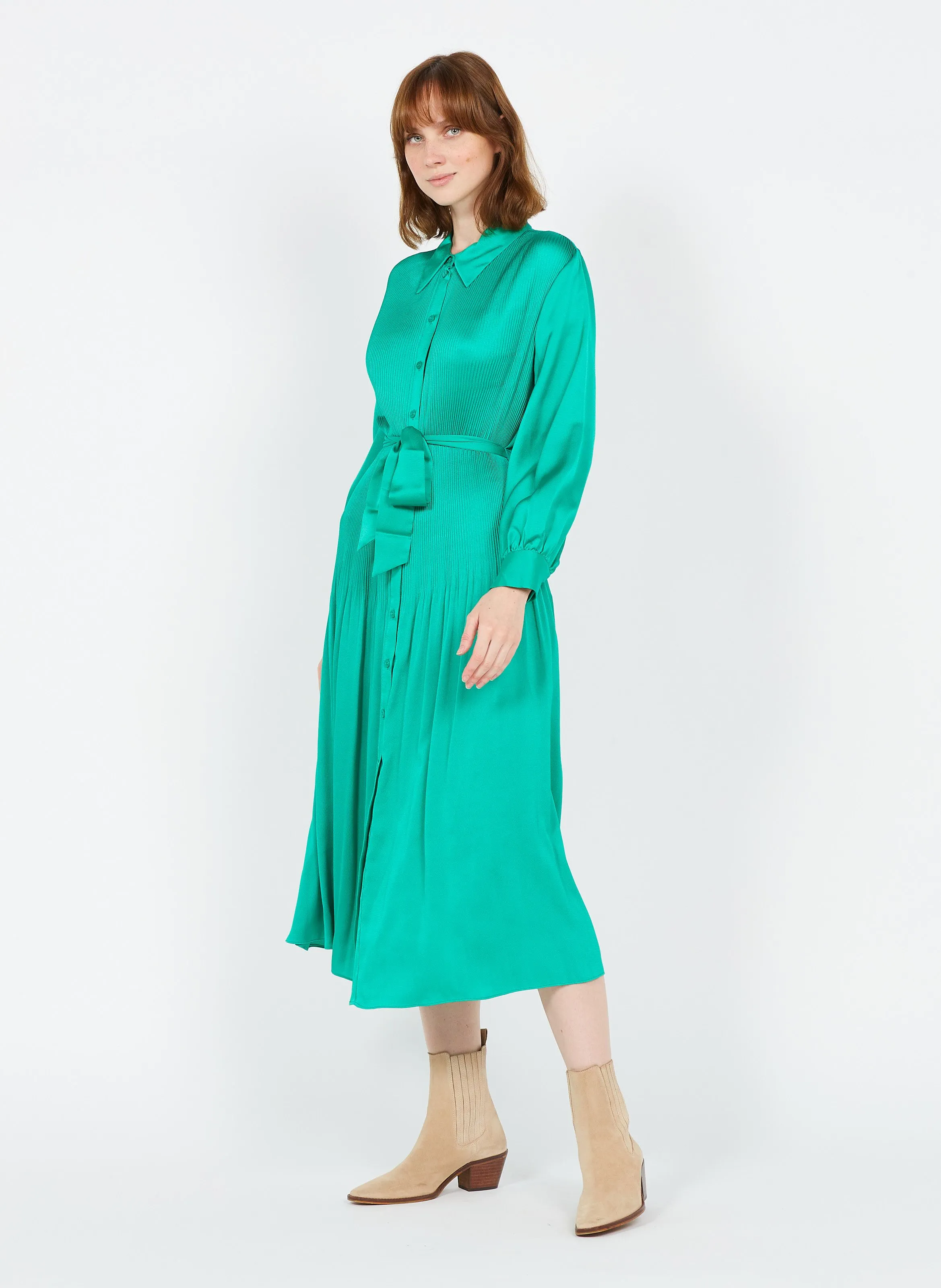 Vestido camisero plisado en verde