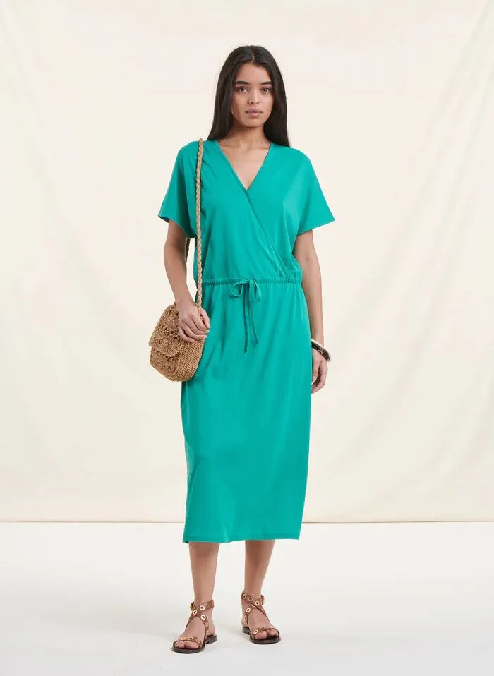 Vestido midi ajustable con cuello de pico en verde